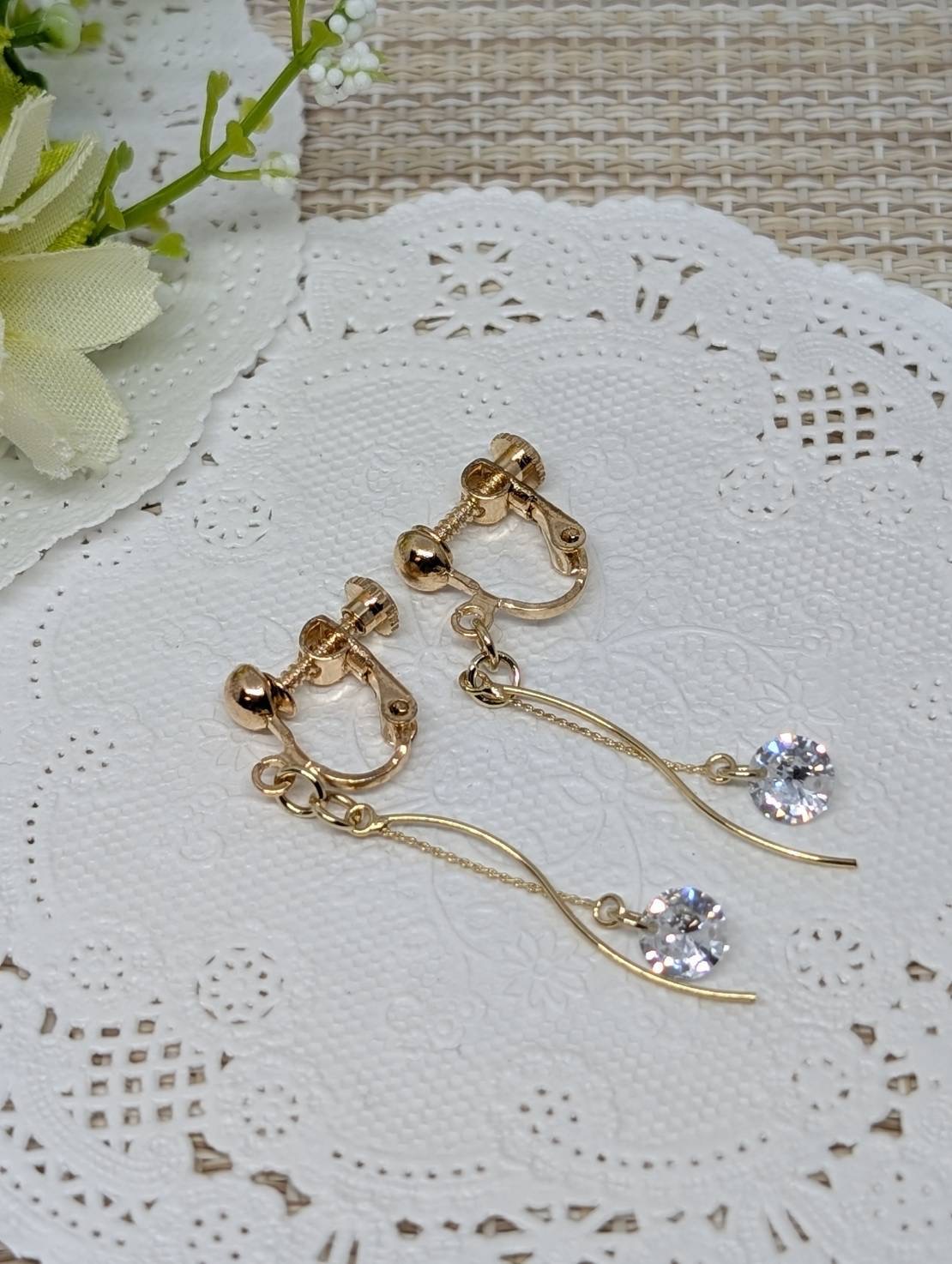 ウェーブイヤリング（ゴールド色）