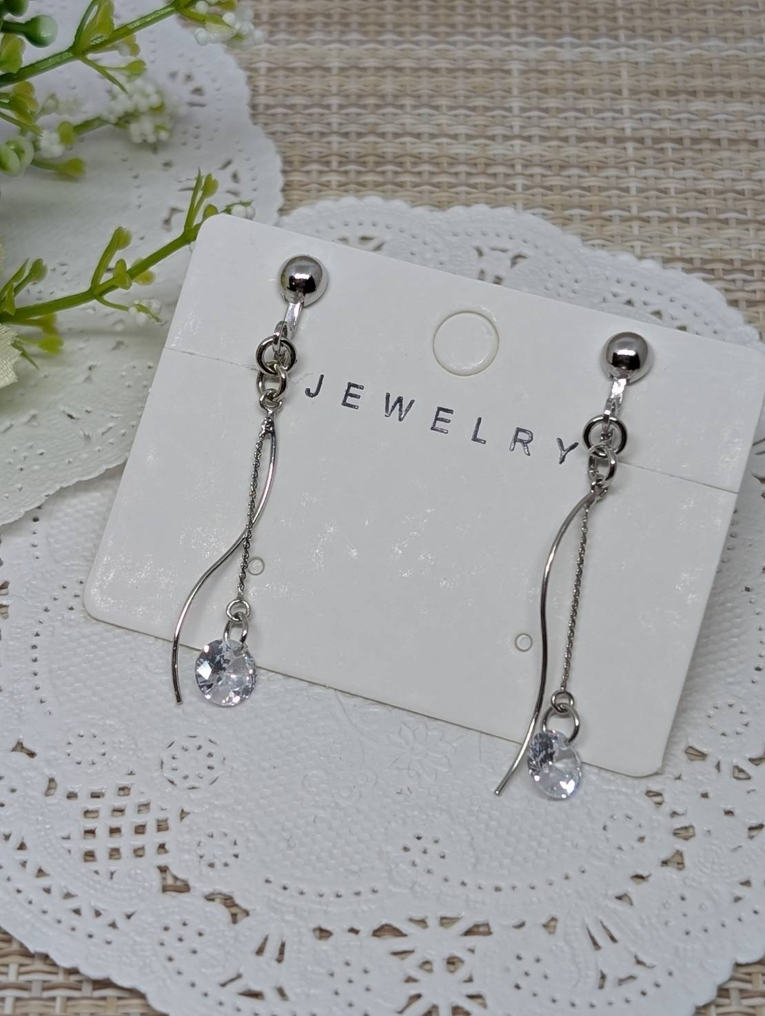 ウェーブイヤリング（シルバー色）