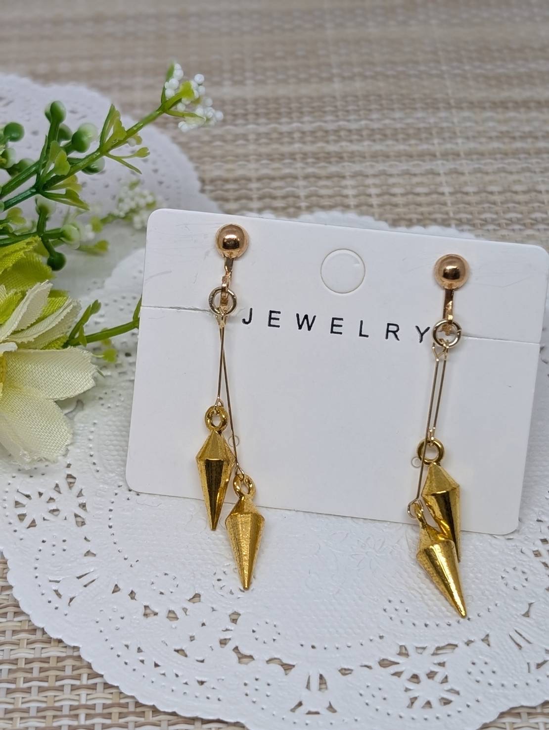 メタルスタッズのイヤリング（ゴールド色）