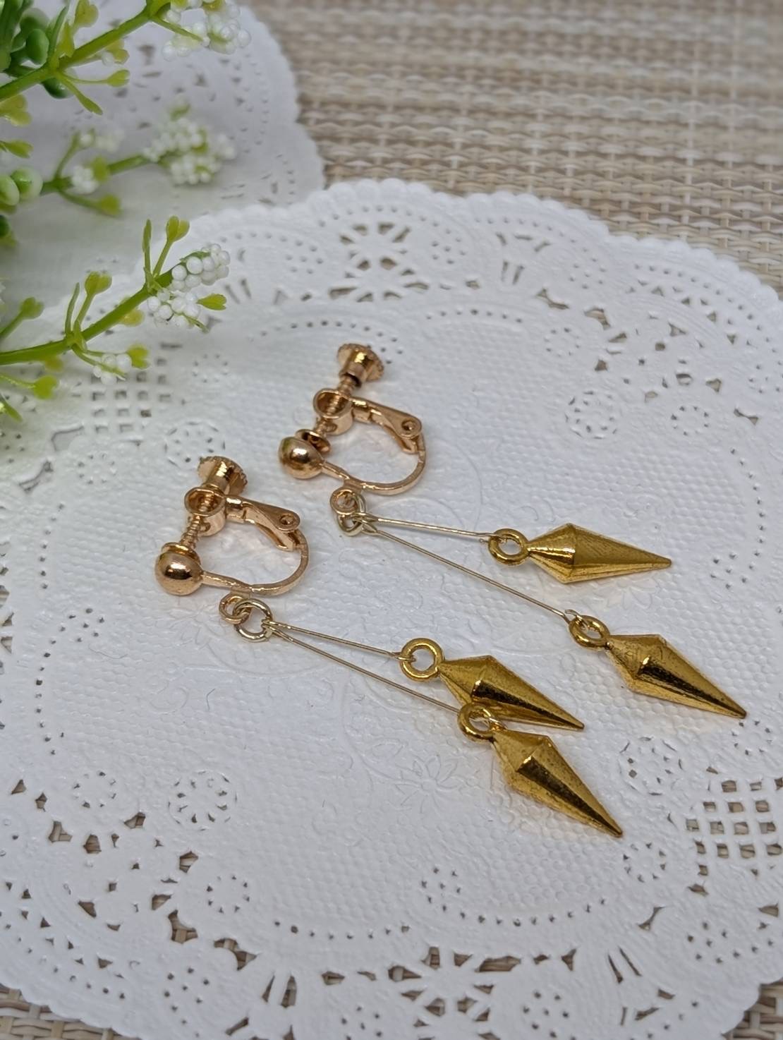 メタルスタッズのイヤリング（ゴールド色）