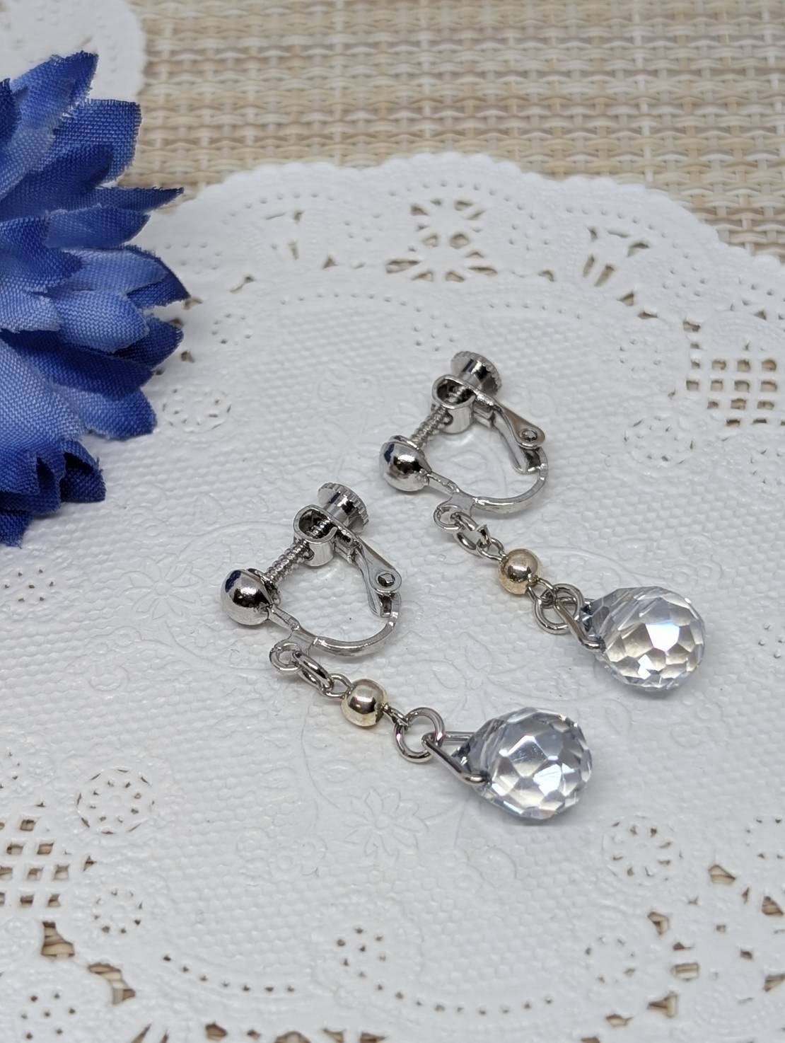 ガラスビーズ　しずくカットイヤリング